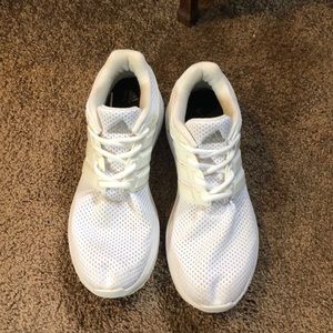 white adidas cloud foam shoes very comfortable